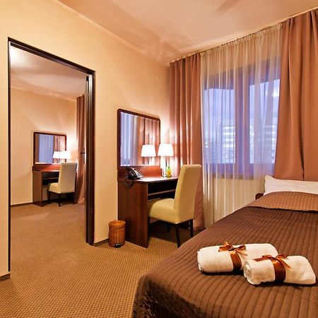 Wiatraczna Hotell Warszawa Eksteriør bilde